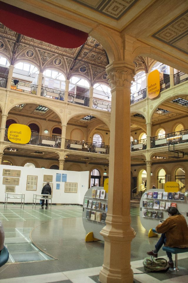 Bologna Sala Borsa particolare 