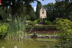 Valeggio sul Mincio (Vr) Fiori Natura Edificio Parco Sigurà