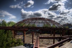 Dnipropetrovsk Ucraina HDR Edificio incompleto Struttura abbandonata sulle rive del fiume Dniepr