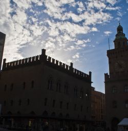 Bologna Cielo Palazzo 