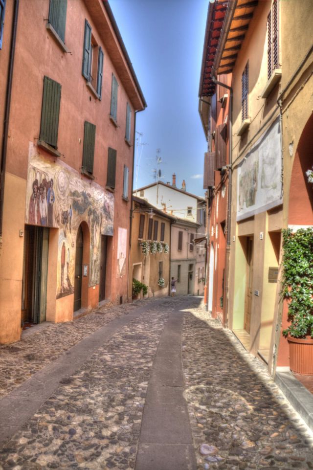 Dozza Monumento Edificio Borgo HDR 