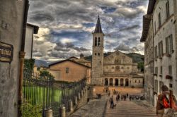 Spoleto Umbria Chiese Monumenti HDR 