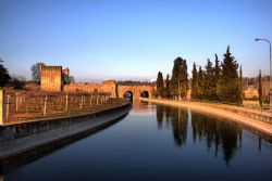 Borghetto (Vr) Fiume Mincio Edificio 