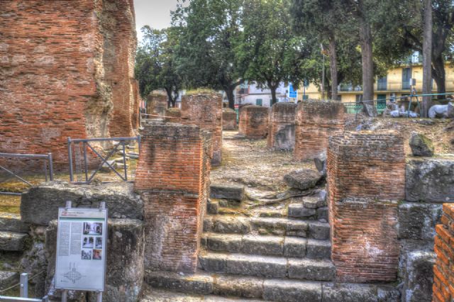 Napoli Anfiteatro Romanao HDR 