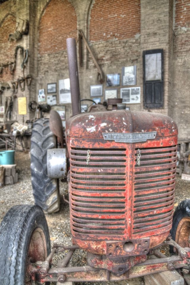 Grazzano Visconti Trattore HDR 