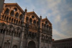 Ferrara Duomo Tramonto  Il tramonto del sole illumina il Duomo di Ferrara