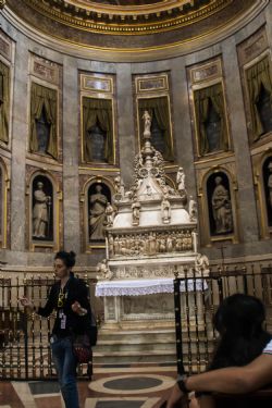 Bologna Chiesa Edificio Monumento Basilica di S. Domenico Arca di S. Domenico opera di Nicolò Pisano