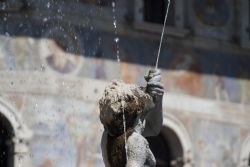 Trento Statua Particolare Fontana 