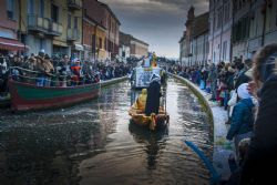 Comacchio Carnevale Canali Maschere Tramonto 