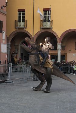 Imola Carnevale fantaveicoli Dinosauro maschera 