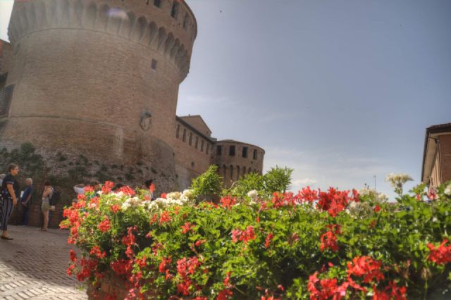 Dozza Monumento Edificio Borgo HDR 