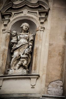 Mantova Particolare Edificio Statua 