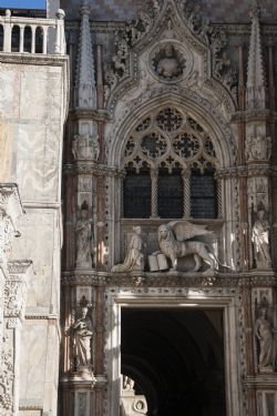 Venezia Chiesa monumenti Particolare 